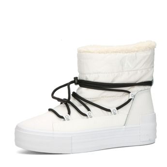 Calvin Klein women's stylish snow boots - white