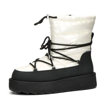 Tamaris women's stylish snow boots - white